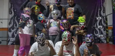 Niños eligen lucha libre sobre tablets: entrenan 2 horas diarias
