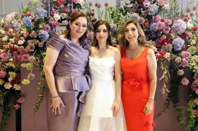 Novia se desmaya en su boda por el corsé apretado