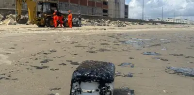 Nuevas manchas de hidrocarburo contaminan playas de Coatzacoalcos en Veracruz