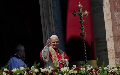 Papa León XIV llama a la paz en su primera misa de Pascua, evita nombrar conflictos bélicos