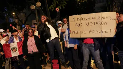 Perú extiende elecciones generales hasta el lunes por fallas en instalación de mesas
