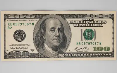 Peso cae 0.41% frente al dólar este 29 de abril por conflicto con Irán