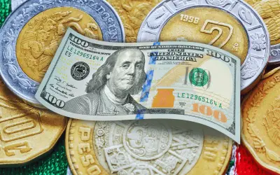 Peso Mexicano Retrocede Frente al Dólar en Semana Santa: Cierra en 17.86