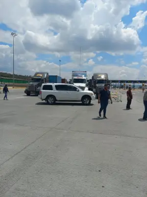Productores de Tamaulipas bloquean carreteras por segundo día exigiendo apoyos al campo
