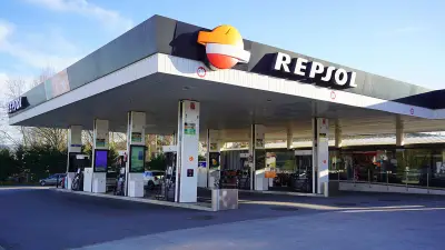 Profeco despliega lonas en gasolineras para alertar sobre precios abusivos