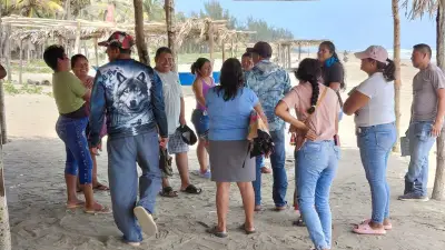 Recolectores de hidrocarburos protestan en Pajapan, Veracruz, por pagos atrasados