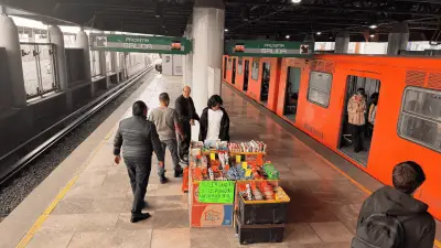 Reordenan comercio informal en Línea B del Metro CDMX en 8 estaciones