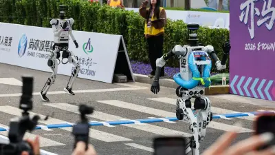 Robots humanoides superan récord mundial en media maratón de Pekín