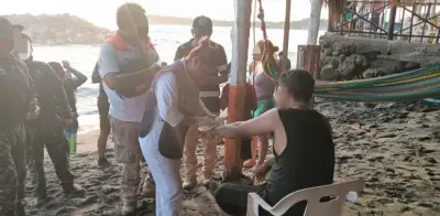 Semar rescata a turista en riesgo de ahogamiento en playa de Puerto Madero, Chiapas