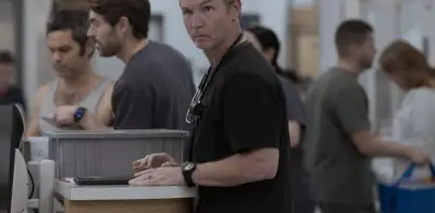 Shawn Hatosy confirma discusiones sobre spin-off nocturno de 'The Pitt'