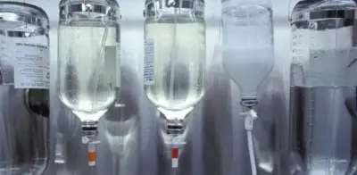 Soluciones intravenosas: Riesgos del uso no regulado en México