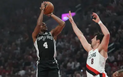Spurs remontan sin Wembanyama y vencen 120-108 a Trail Blazers