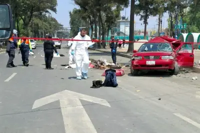 Tragedia vial en Iztapalapa: tráiler embiste auto y deja dos personas fallecidas