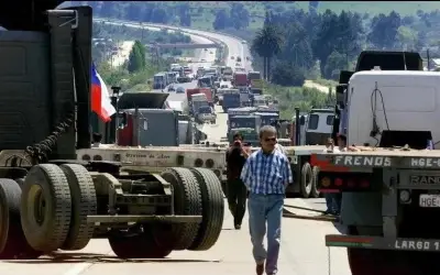 Transportistas y campesinos inician bloqueos carreteros indefinidos en México