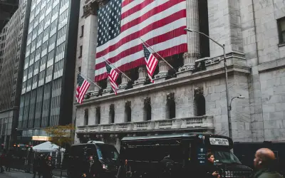 Wall Street cierra al alza ante posible alto el fuego en Irán; Dow Jones sube 0.48%