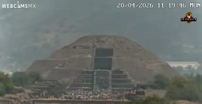 Webcam capta pánico y caídas durante tiroteo en Pirámide de la Luna de Teotihuacán