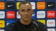 Aficionado lastima la mano de Keylor Navas en San Luis Potosí, genera alarma en Pumas