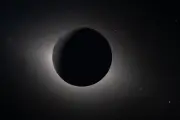 Artemis II completa sobrevuelo lunar y emprende regreso a la Tierra