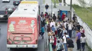 Aumento en el Pasaje de Transporte Público en Acapulco: Usuarios Protestan