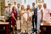 Bautizan a Lía en emotiva ceremonia familiar