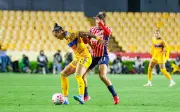 Chivas Femenil desperdicia ventaja y empata 2-2 con Tigres en duelo crucial