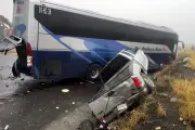 Choque de autobús en la Carretera 57 provoca cierre total y caos vial