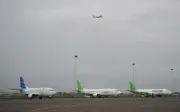 Colapsa techo del aeropuerto Soekarno-Hatta en Indonesia por intensas lluvias