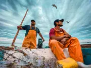 Conapesca otorga apoyo económico a pescadores afectados por derrame en Golfo de México