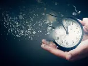 El tiempo podría existir en superposición cuántica según nueva investigación
