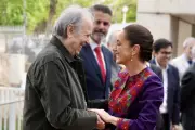 Emoción al conocer a Serrat: Un encuentro personal con el icónico cantautor español