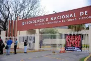 Estudiantes toman plantel educativo exigiendo la renuncia de la directora