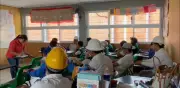 Estudiantes usan cascos en escuela por riesgo de derrumbe en Jojutla