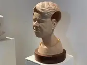Exposición 'FACE 2026' en Londres reúne esculturas de retratos de artistas globales
