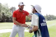 Golfista mexicano regala guante tras impactar a voluntario con pelota en torneo