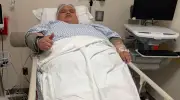 Influencer 'Baby Face' alarma con foto desde hospital, ¿qué le pasó?