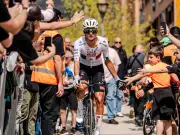 Isaac del Toro ataca pero cede terreno en la Itzulia Basque Country 2026