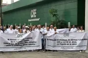 Jubilados de la CFE protestan por pensiones insuficientes en Ciudad de México