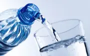 La Importancia Vital de Beber Agua Diariamente para la Salud Integral