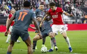 Mateo Chávez y AZ Alkmaar caen eliminados de la Conference League tras empate