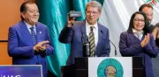 Monreal reconoce a rector de la UAGro en jornada 'Diputado por un Día' en San Lázaro