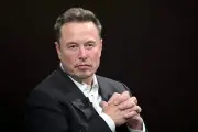 Musk propone pensiones universales ante despidos por IA