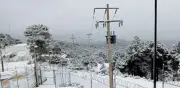 Nevada en el Cerro de Jocotitlán, Edomex, cubre calles y techos