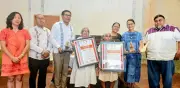 Oaxaca premia a maestras del barro negro y seda de rienda por su legado cultural