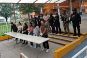Operativo Mochila en García: revisan mochilas de estudiantes