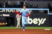 Pega Valenzuela segundo jonrón con Toronto en victoria