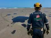 Pemex ocultó 7 irregularidades en derrame del Golfo que afectó 935 km de costa