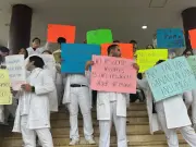 Personal de salud en Veracruz cumple tres días de protesta por insumos y pagos