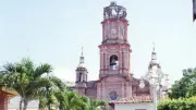 Puerto Vallarta: La Joya de Jalisco con una Iglesia Coronada que Evoca Europa