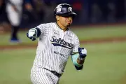 Ramiro Peña lidera a Sultanes hacia la victoria en la Liga Mexicana de Béisbol