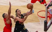 Raptors vencen 93-89 a Cavaliers y empatan la serie de playoffs
